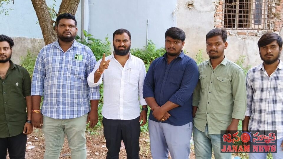 మాజీ ఎమ్మెల్యే వినయ్ భాస్కర్‌కు పోలీసులు క్షమాపణ చెప్పాలి