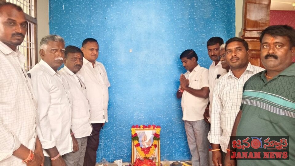 పలు కార్యక్రమాల్లో పాల్గొన్న భూపాల్ పల్లి జిల్లా కాంగ్రెస్ పార్టీ మాజీ డిసిసి ఉపాధ్యక్షులు దేవేందర్ రెడ్డి