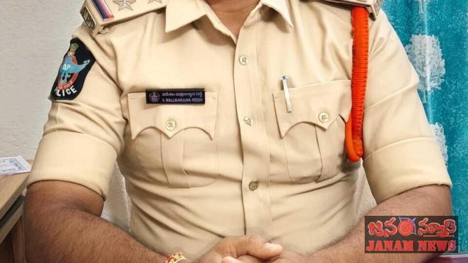 సోషల్ మీడియా లో రెచ్చగొట్టే వ్యాఖ్యలు చేస్తే చట్టపరమైన చర్యలు తప్పవు