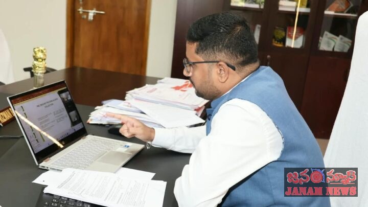 భూ సంబంధ దరఖాస్తులను పరిష్కరించాలి.