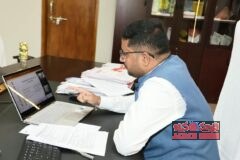 భూ సంబంధ దరఖాస్తులను పరిష్కరించాలి.