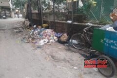 కెపిహెచ్‌బీ నాలుగో రోడ్డులో చెత్త కుప్పలు.