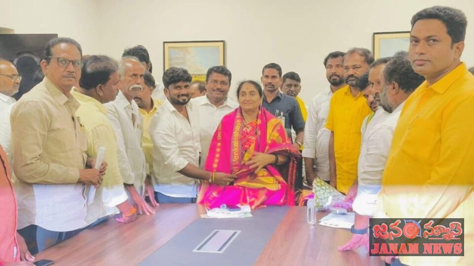 జిల్లా ఇన్‌చార్జి మంత్రి సవిత ని మర్యాద పూర్వకంగా కలిసిన రేవూరి వేణుగోపాల్