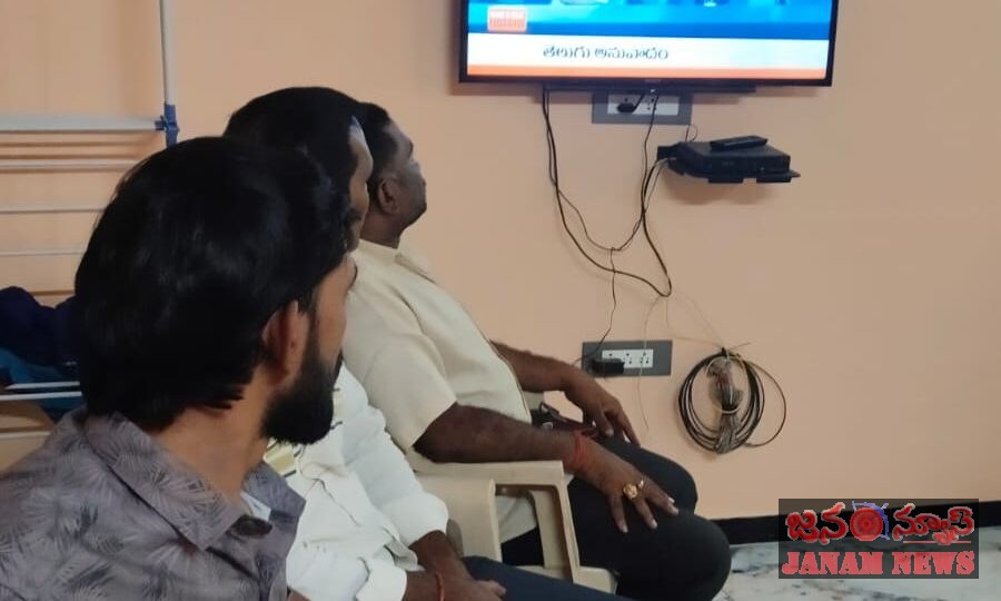 మన్ కీ బాత్ వింటూ దేశభక్తి స్ఫూర్తి నింపుకున్న బీజేపీ శ్రేణులు