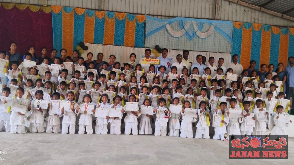 నవ్యభారతి విద్యానికేతన్‌లో ఘనంగా బెల్టులు, సర్టిఫికెట్ల ప్రదానోత్సవం