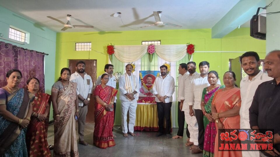 డాక్టర్ సత్యం శ్రీరంగం గారి డ్రైవర్ జి. రాజు దశదిన కర్మకు హాజరైన బండి రమేష్