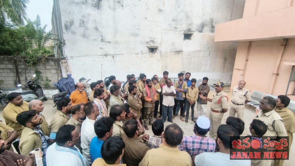 ఆటో డ్రైవర్లు నిబంధనలు అతిక్రమిస్తే చర్యలు తప్పవు:-ఎస్ ఐ మల్లికార్జున్ రెడ్డి