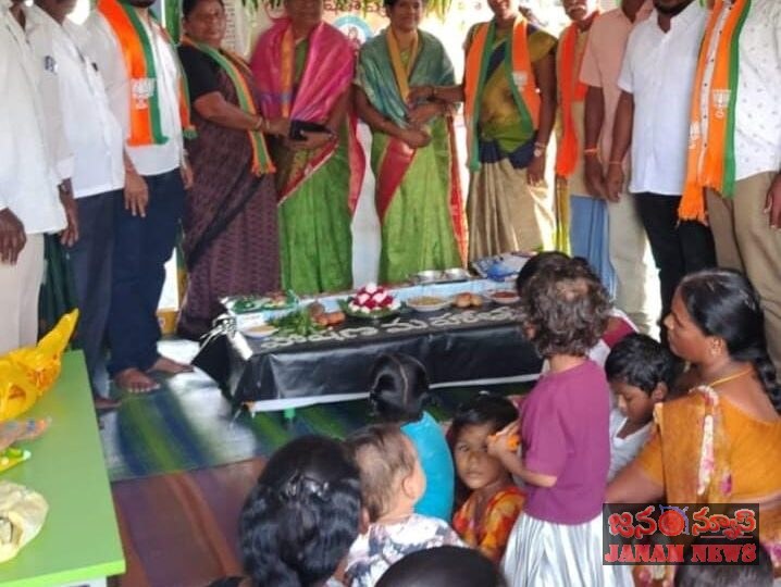 బిజెపి ఆధ్వర్యంలో అంగన్వాడీ టీచర్లకు ఆశా వర్కర్లకు ఘన సన్మానo