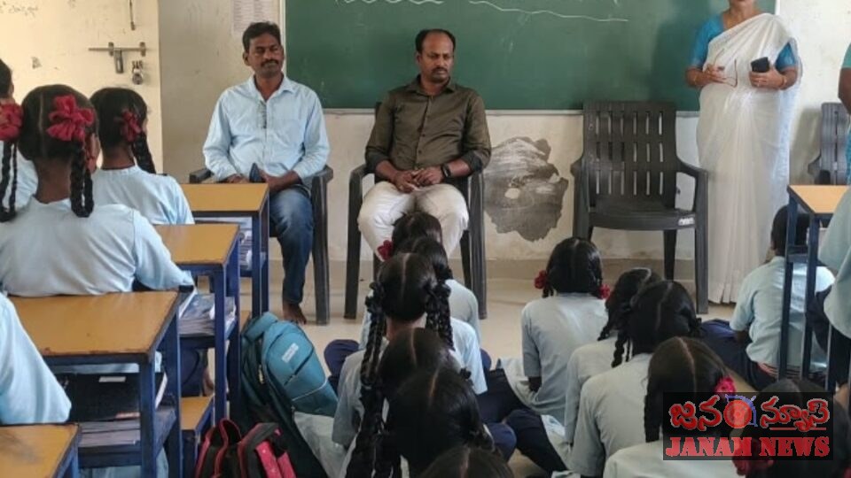 స్కూల్ పిల్లలకు నశా ముక్త్ పై అవగాహన కల్పించిన వైద్య సిబ్బంది.