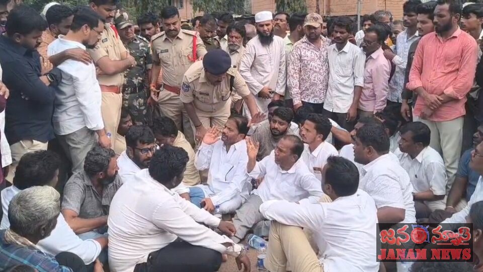 జహీరాబాద్‌లో తీవ్ర ఉద్రిక్తత